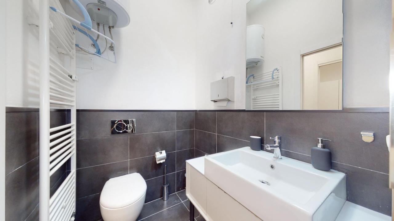 Sahi - Dei Dell'Olimpo Apartments Porta Romana Milan Exterior photo